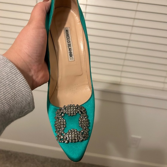 Manolo Blahnik Hangisi Pump - Picture 4 of 7